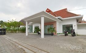Reddoorz Plus @ Demangan Gejayan